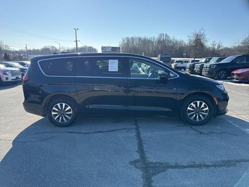 2024 Chrysler Pacifica Hybrid Select