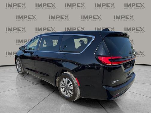 2024 Chrysler Pacifica Hybrid Select