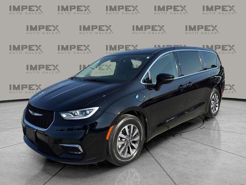 2024 Chrysler Pacifica Hybrid Select