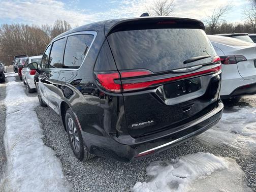 2024 Chrysler Pacifica Hybrid Select