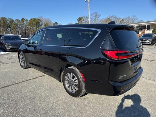 2024 Chrysler Pacifica Hybrid Select