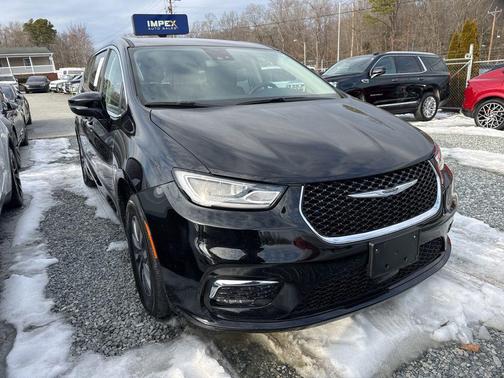 2024 Chrysler Pacifica Hybrid Select