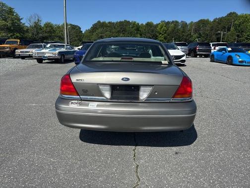 2001 Ford Crown Victoria Base