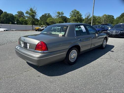 2001 Ford Crown Victoria Base