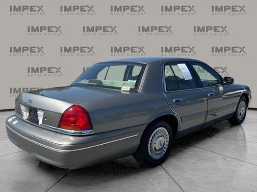 2001 Ford Crown Victoria Base