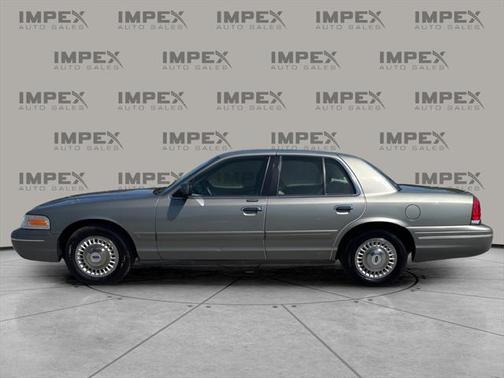 2001 Ford Crown Victoria Base