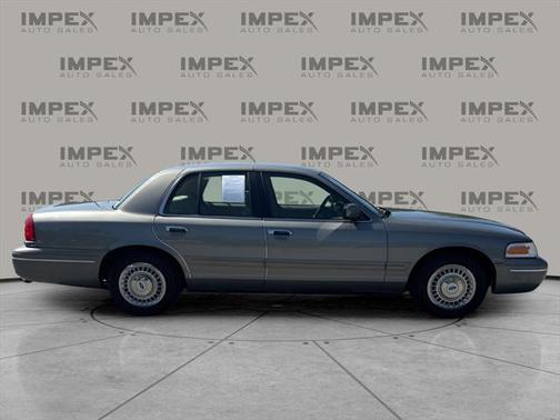 2001 Ford Crown Victoria Base