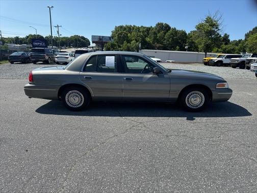 2001 Ford Crown Victoria Base
