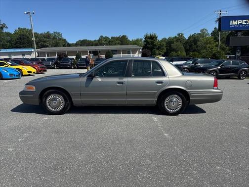 2001 Ford Crown Victoria Base