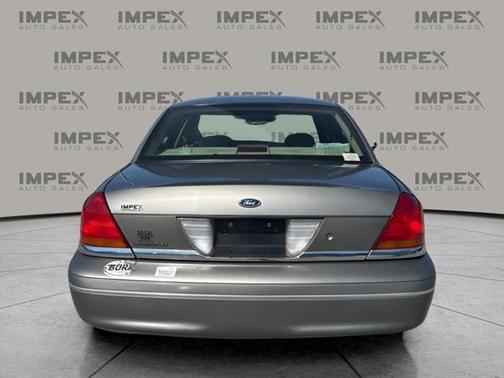 2001 Ford Crown Victoria Base