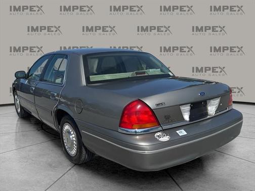 2001 Ford Crown Victoria Base