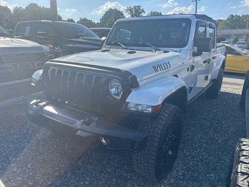 Bright White Clearcoat 2021 Jeep Gladiator Willys 4x4