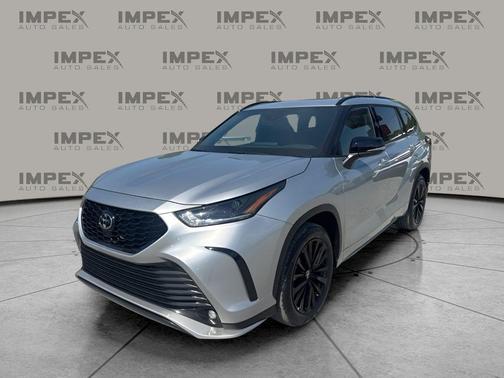 Celestial Silver Metallic 2025 Toyota Highlander XSE