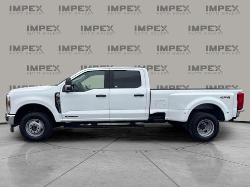 Oxford White 2025 Ford F-350 XLT