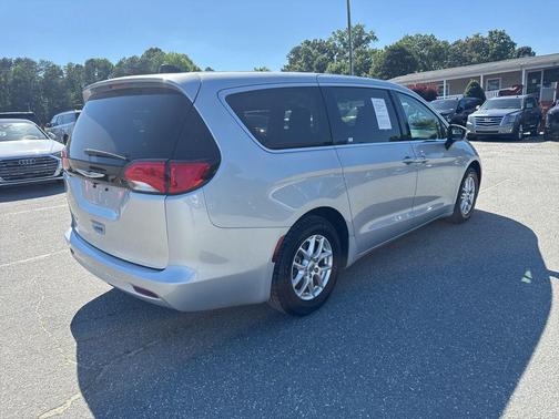 Silver Mist Clearcoat 2023 Chrysler Voyager LX