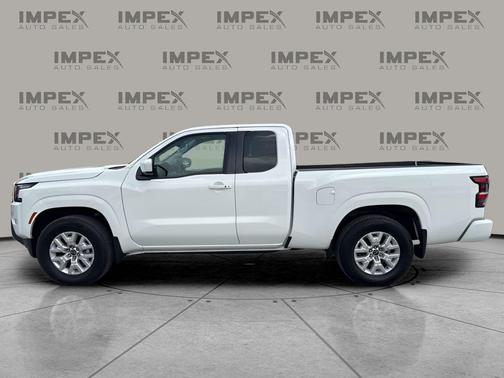 Glacier White 2024 Nissan Frontier SV