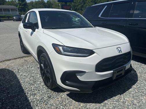 Platinum White Pearl 2024 Honda HR-V AWD Sport