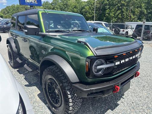 ERUPTION GREEN METALLIC 2023 Ford Bronco Wildtrak