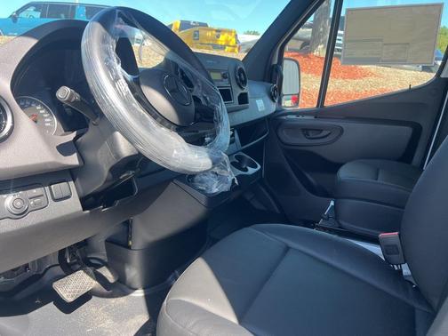 2025 Mercedes-Benz Sprinter 2500 High Roof