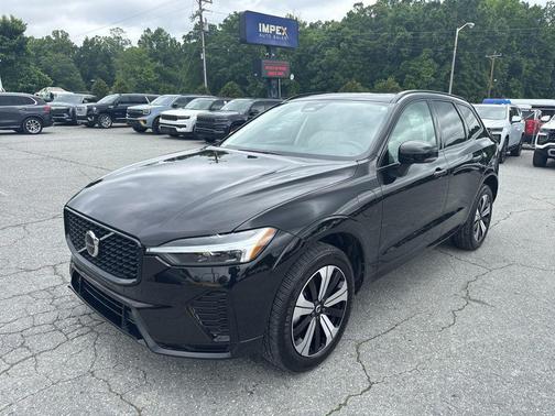 Onyx Black Metallic 2024 Volvo XC60 Recharge Plug-In Hybrid T8 Core Dark Theme