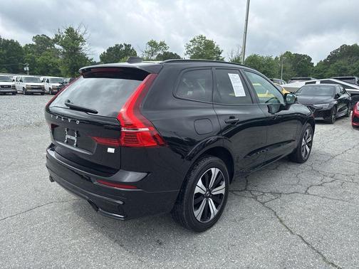 Onyx Black Metallic 2024 Volvo XC60 Recharge Plug-In Hybrid T8 Core Dark Theme