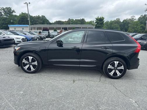 Onyx Black Metallic 2024 Volvo XC60 Recharge Plug-In Hybrid T8 Core Dark Theme