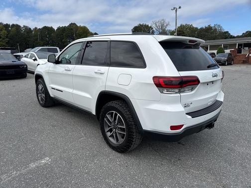 2020 Jeep Grand Cherokee Laredo