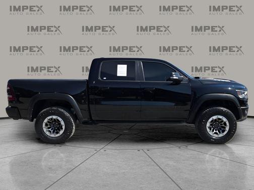 Diamond Black Crystal Pearlcoat 2022 RAM 1500 TRX