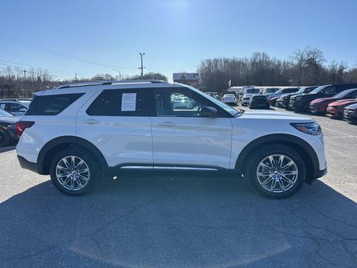 2025 Ford Explorer Platinum