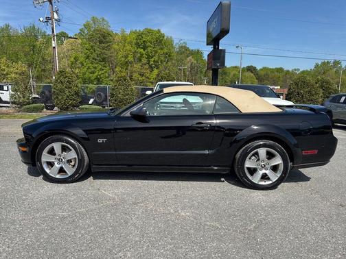 Black Clearcoat 2006 Ford Mustang GT