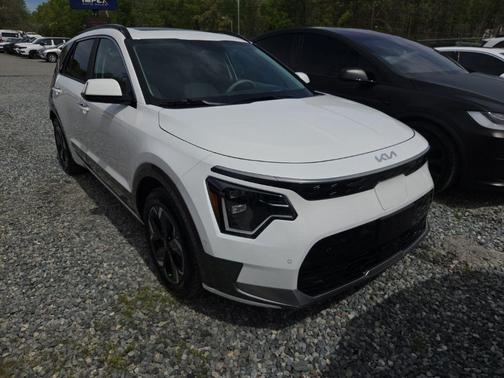 Snow White Pearl 2024 Kia Niro EV Wave