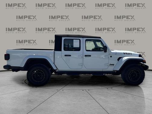 Bright White Clearcoat 2024 Jeep Gladiator Willys