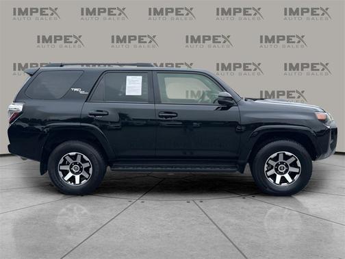 2024 Toyota 4Runner TRD Off Road