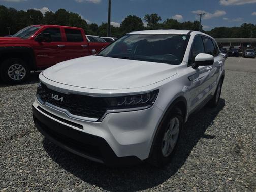 Glacial White Pearl 2022 Kia Sorento LX