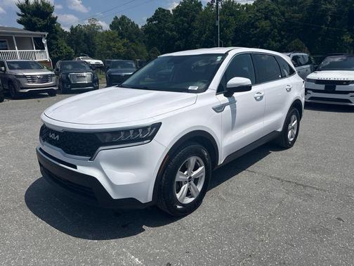 Glacial White Pearl 2022 Kia Sorento LX