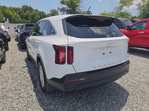 Glacial White Pearl 2022 Kia Sorento LX