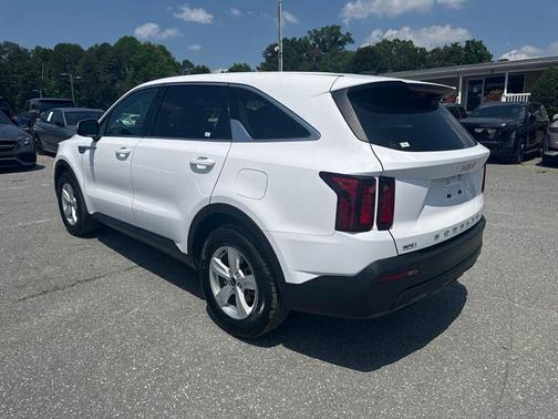 Glacial White Pearl 2022 Kia Sorento LX