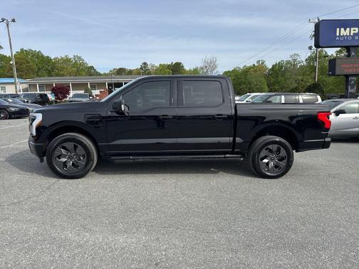 AGATE BLACK METALLIC 2023 Ford F-150 Lightning XLT