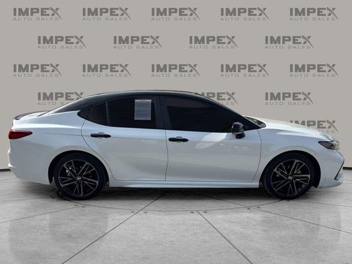 Wind Chill Pearl/Midnight Black Metallic 2025 Toyota Camry XSE