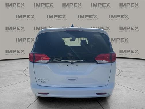 2023 Chrysler Voyager LX