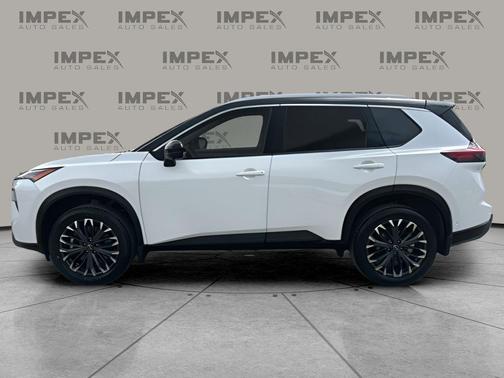 Everest White Pearl/Super Black 2025 Nissan Rogue SL