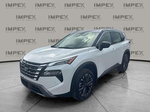 Everest White Pearl/Super Black 2025 Nissan Rogue SL