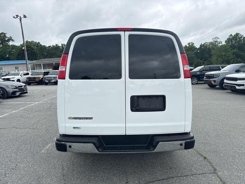 Summit White 2025 Chevrolet Express 3500 RWD 3500 Extended Wheelbase LT