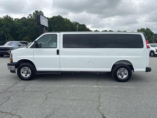 Summit White 2025 Chevrolet Express 3500 RWD 3500 Extended Wheelbase LT