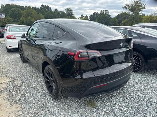 2022 Tesla Model Y Long Range Dual Motor All-Wheel Drive