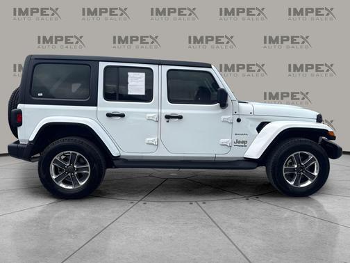 Bright White Clearcoat 2022 Jeep Wrangler Unlimited Sahara