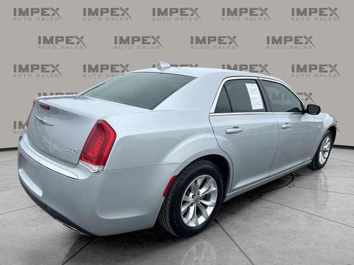 2022 Chrysler 300 Touring
