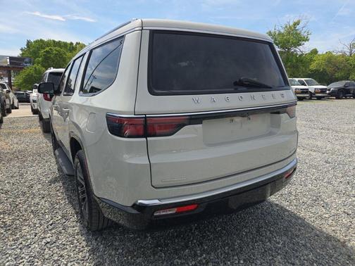 Luxury White Pearlcoat 2022 Jeep Wagoneer Series III 4x4