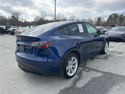 2022 Tesla Model Y Long Range Dual Motor All-Wheel Drive