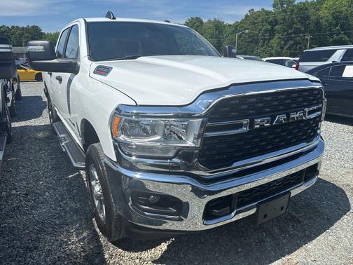 Bright White Clearcoat 2024 RAM 2500 Big Horn Crew Cab 4x4 6'4' Box